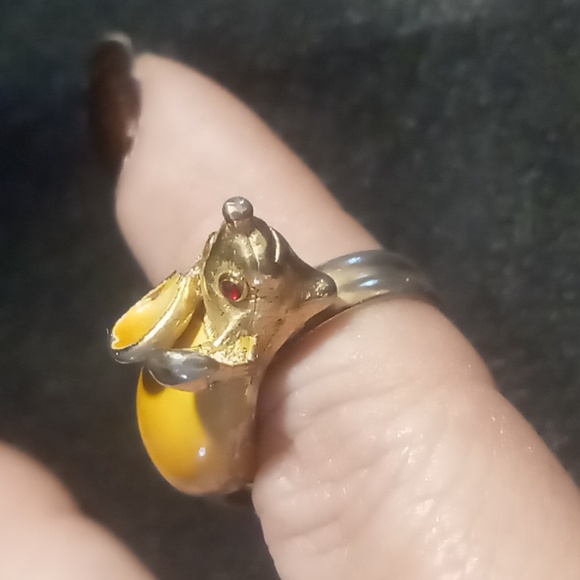 Vintage adjustable Gold and Yellow Mouse Ring with red eyes tail moves - Picture 2 of 4
